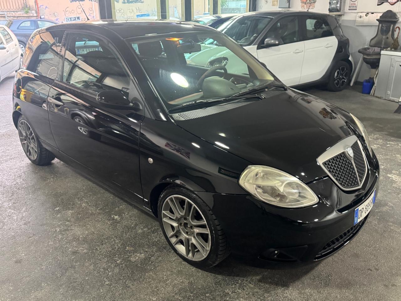 Lancia Ypsilon 1.3 MJT 75 CV MomoDesign