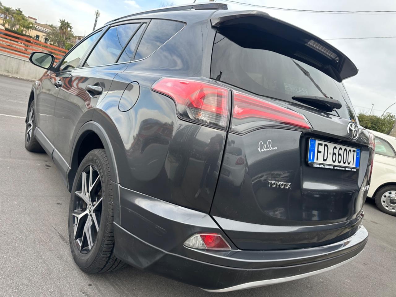 Toyota RAV4 2.0 D-4D 2WD Lounge