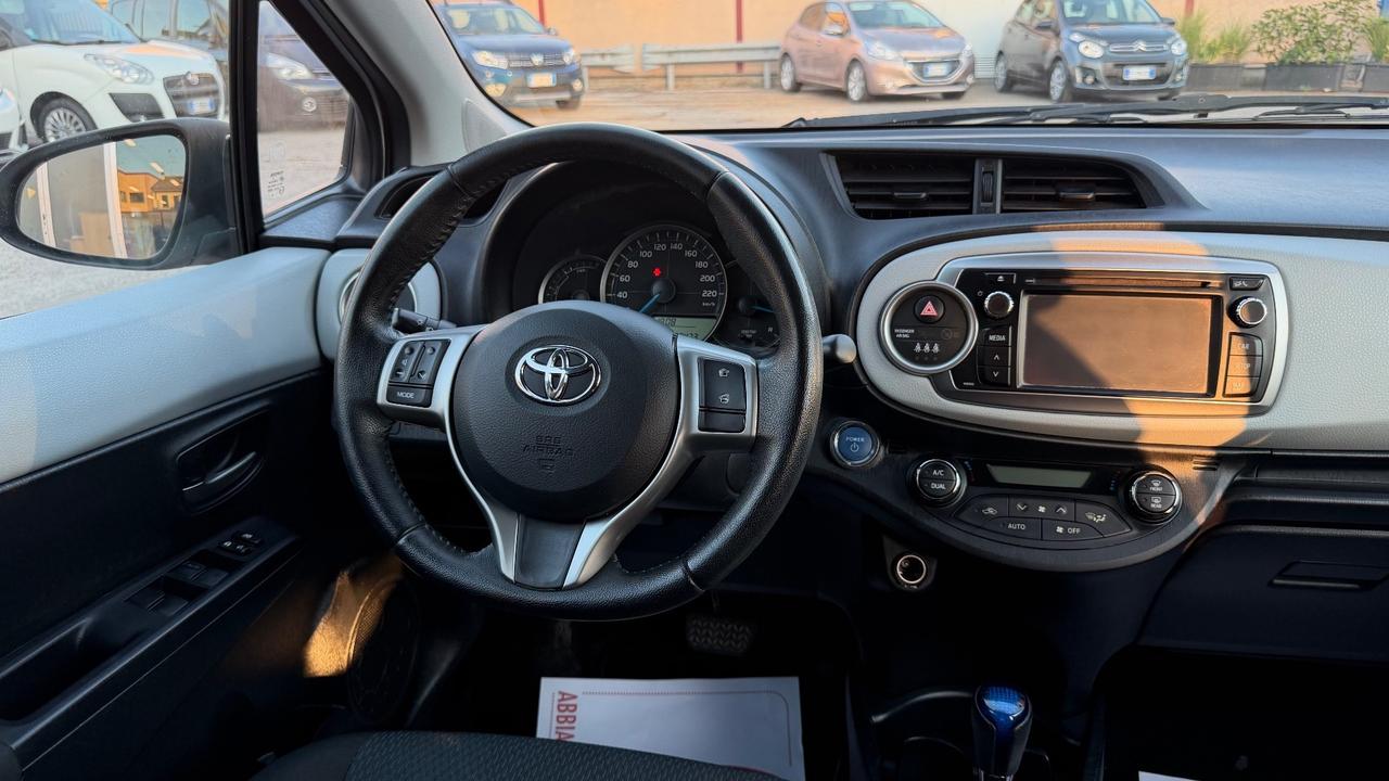 Toyota Yaris 1.5 Hybrid AUTOMATICA!