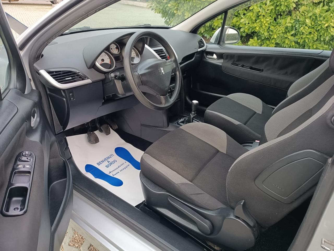 Peugeot 207 1.4 8V 75CV 3p. ONE Line