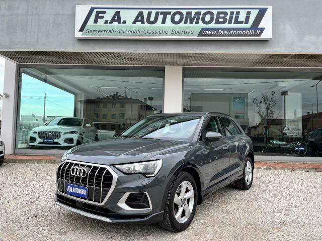 AUDI Q3 35 TFSI Business Advanced