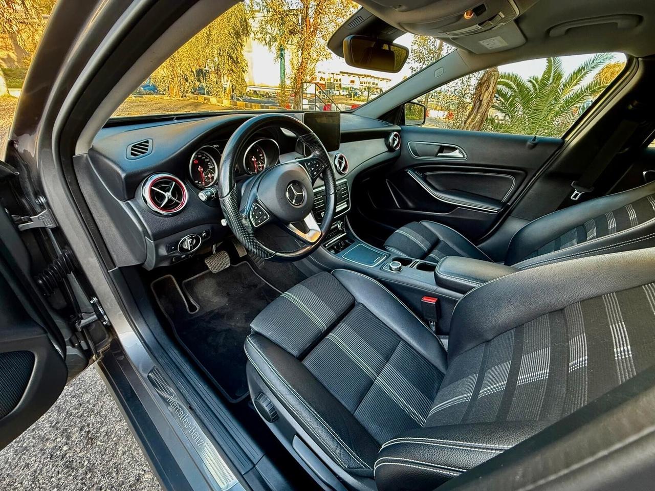 MERCEDES- BENZ GLA 200 D AUTOMATIC SPORT