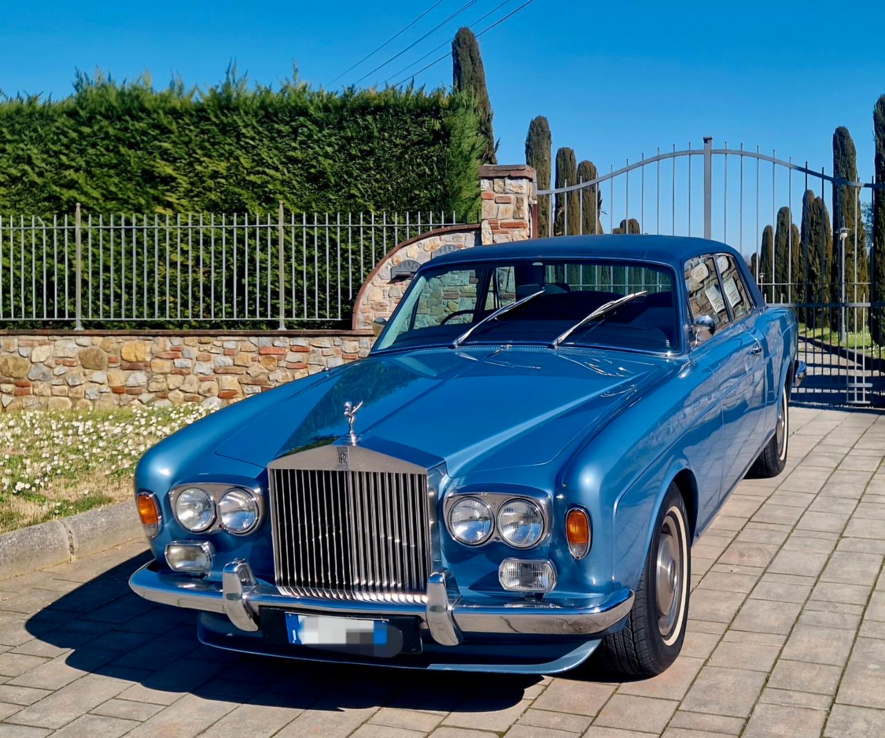 Rolls Royce Corniche Coupe book service