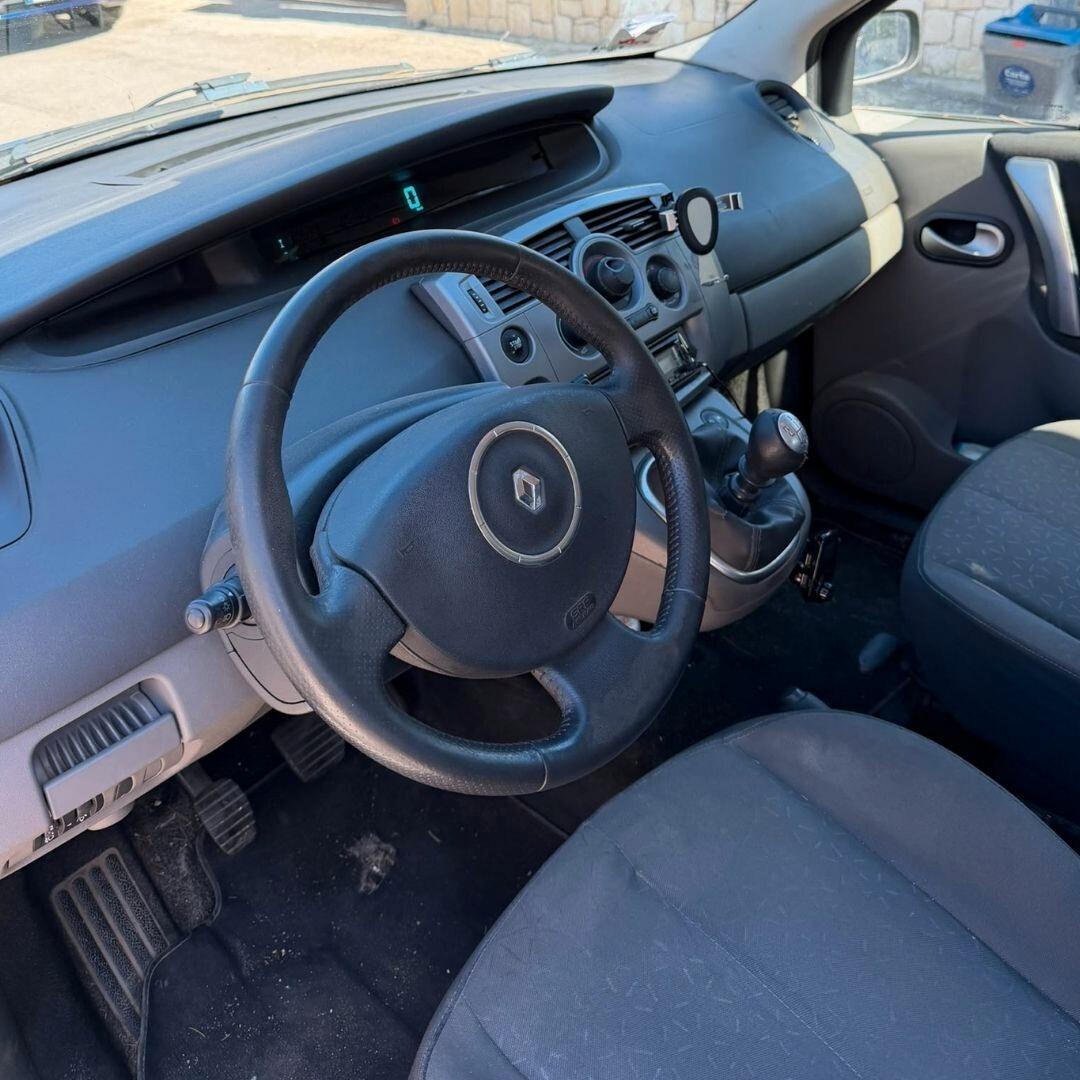 Renault Scenic 1.5 dCi - 105CV