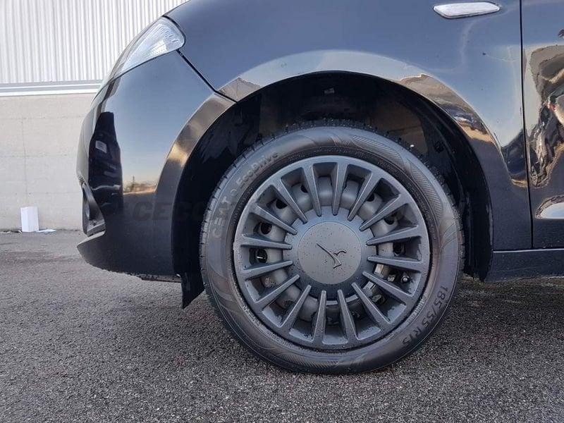 Lancia Ypsilon Ypsilon 1.0 firefly hybrid Silver s&s 70cv 5p.ti