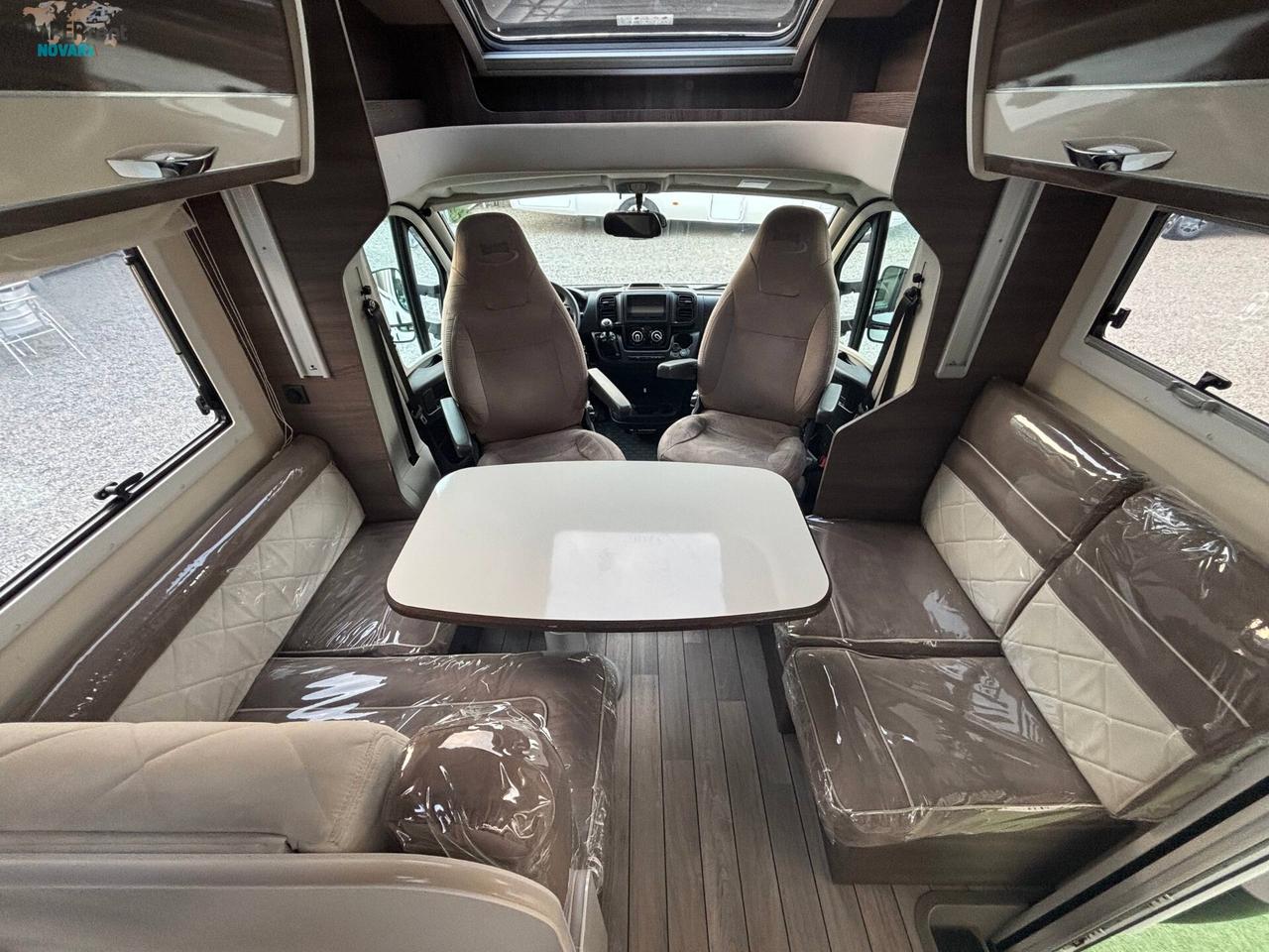 MCLOUIS MC4 860G - Semintegrale con letto matrimoniale in coda e letto basculante