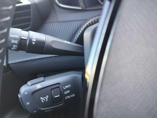Peugeot 2008 PureTech 100 S&S Allure *KM Ø*