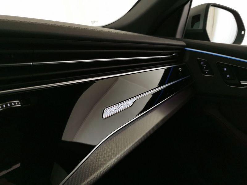 Audi Q8 RS 4.0 mhev 48V performance 640cv tiptronic