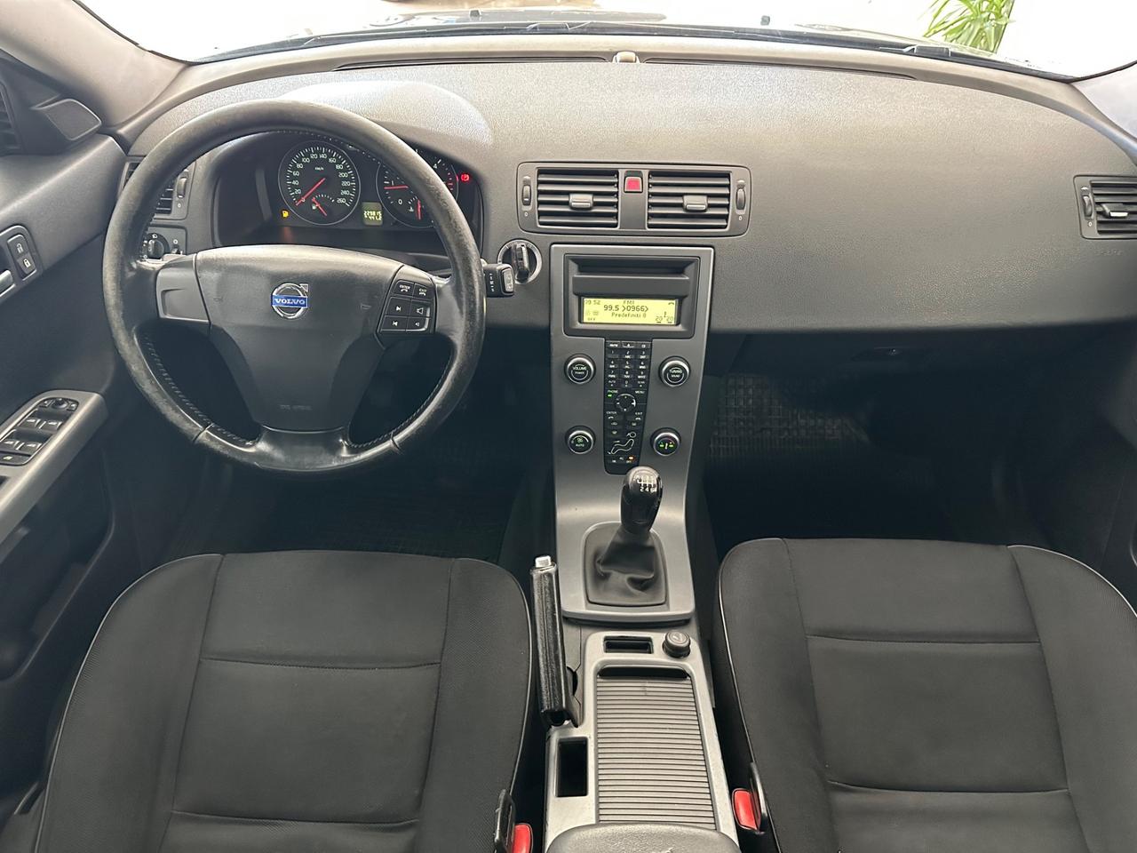 Volvo V50 D2 R-design