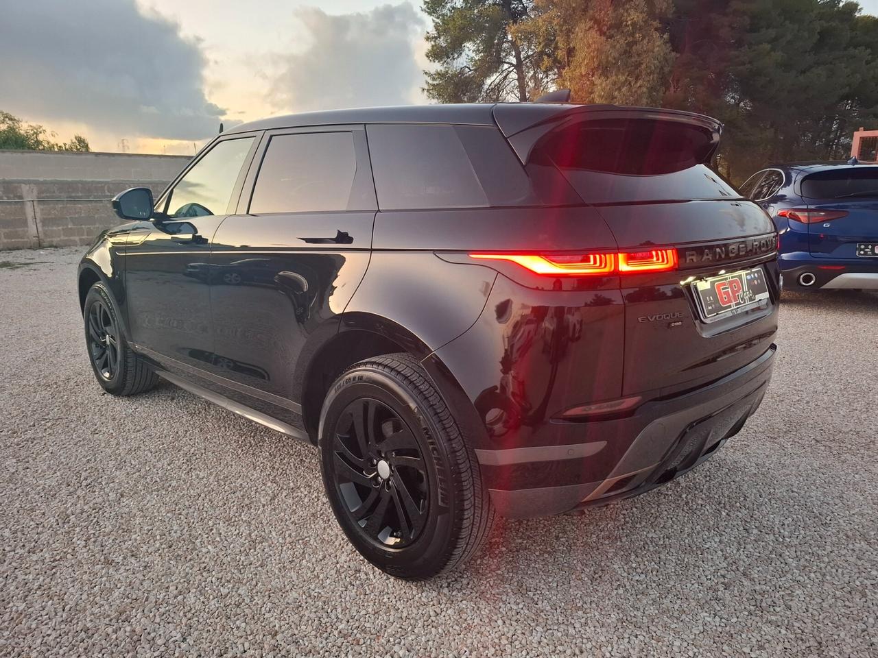 L. R. RANGE ROVER EVOQUE*R-DYNAMIC*TOTAL BLACK*LED*