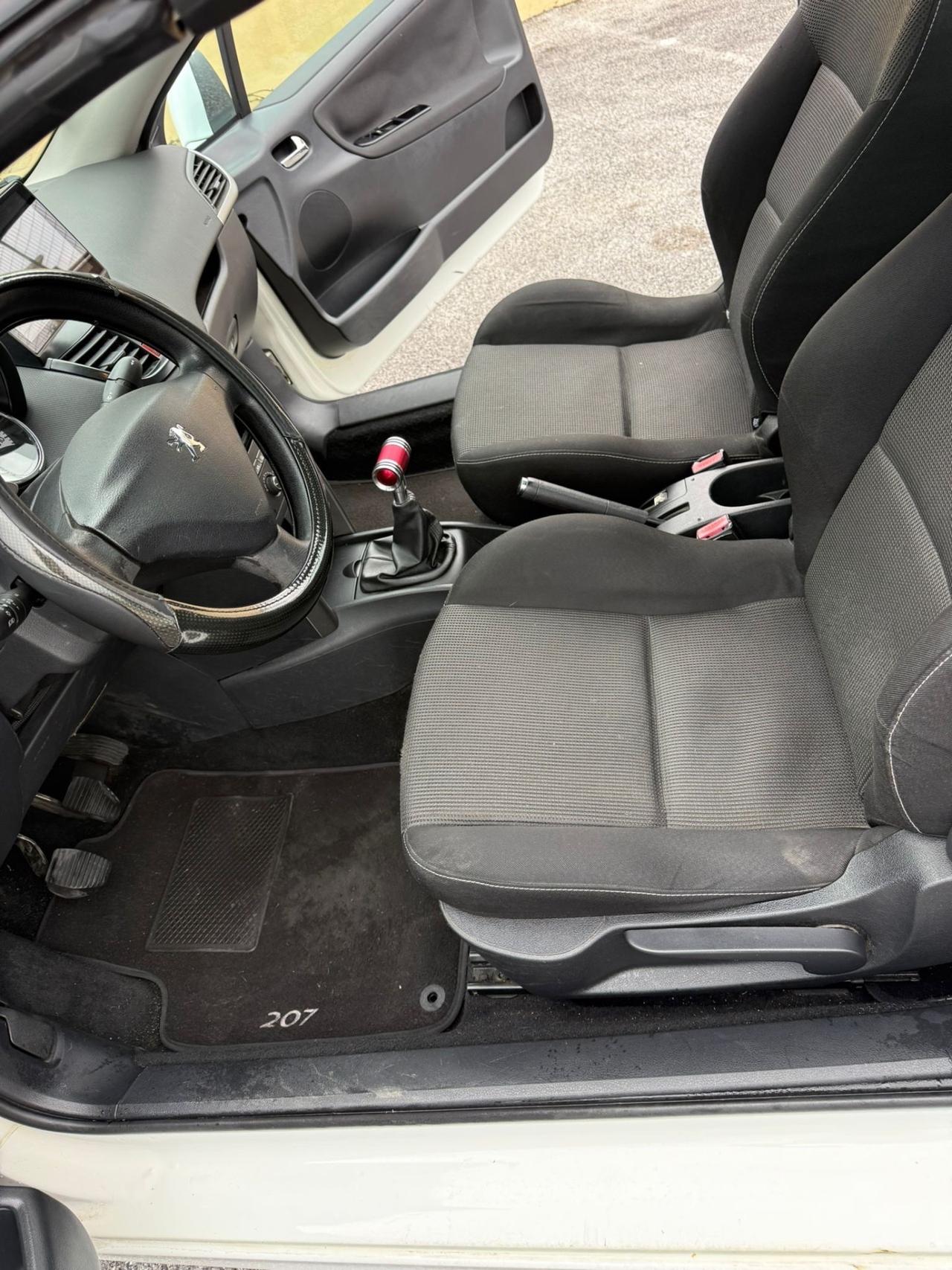 Peugeot 207 1.6 8V HDi 112CV CC Tecno