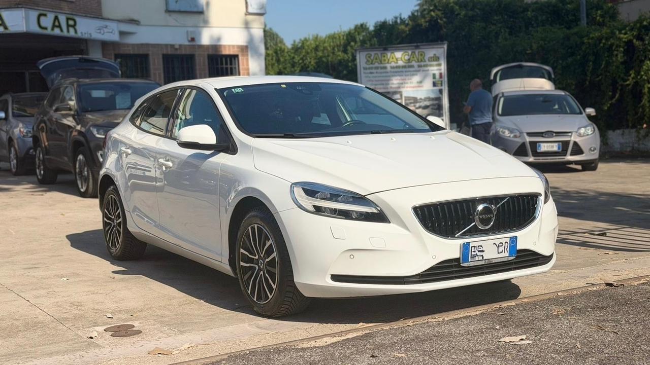 Volvo V40 D2 R-design