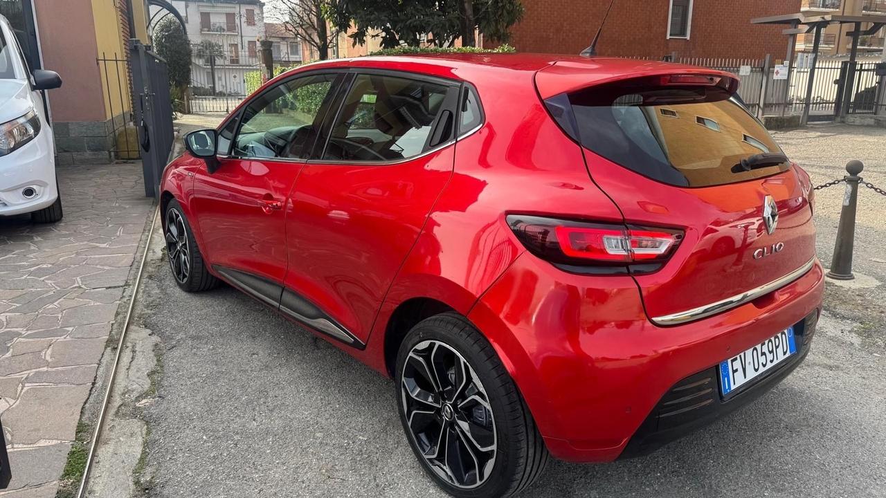 Renault Clio dCi 8V 90 CV EDC 5 porte Moschino Intens