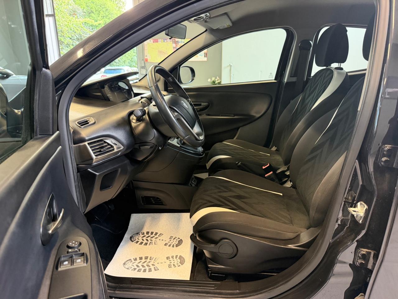 Lancia Ypsilon 0.9 TwinAir 85 CV 5 porte S&S DFN Gold