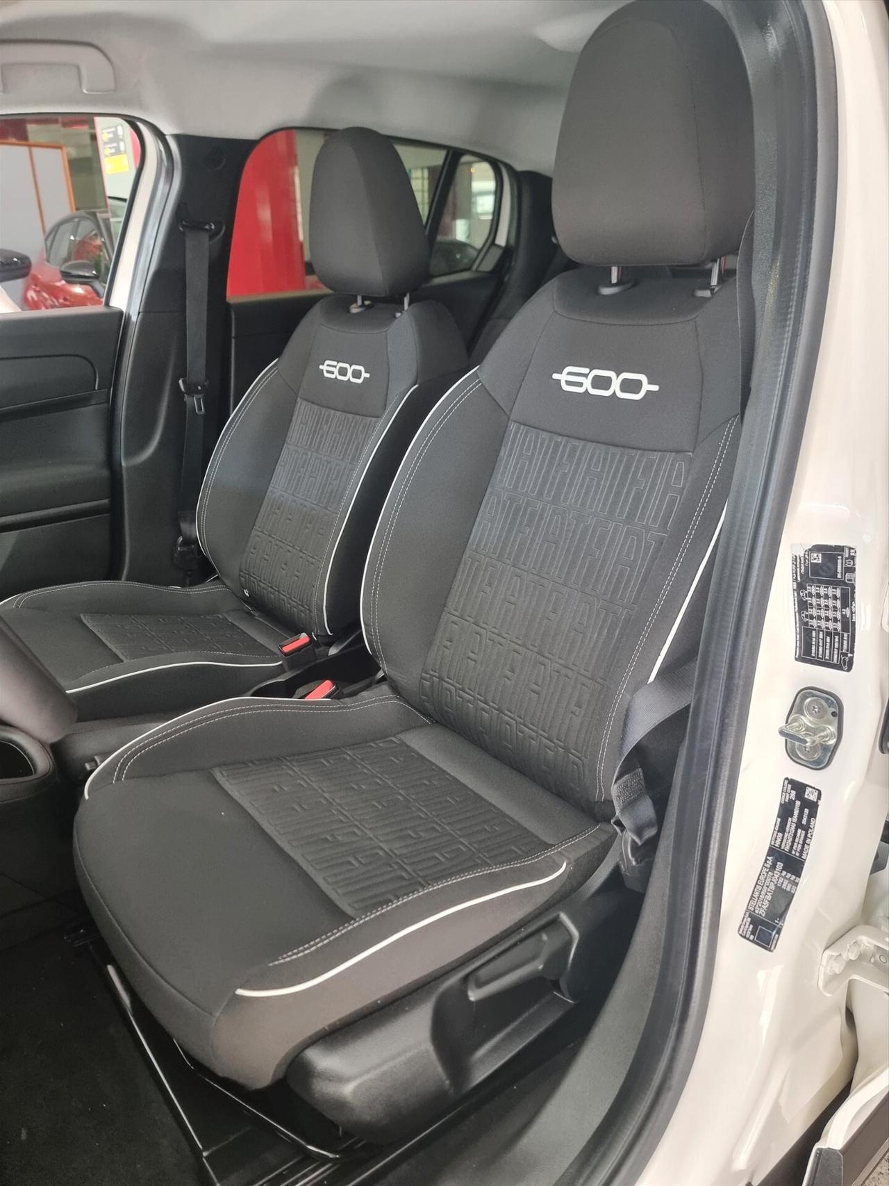 Fiat 600 Hybrid 110 CV DCT MHEV Business