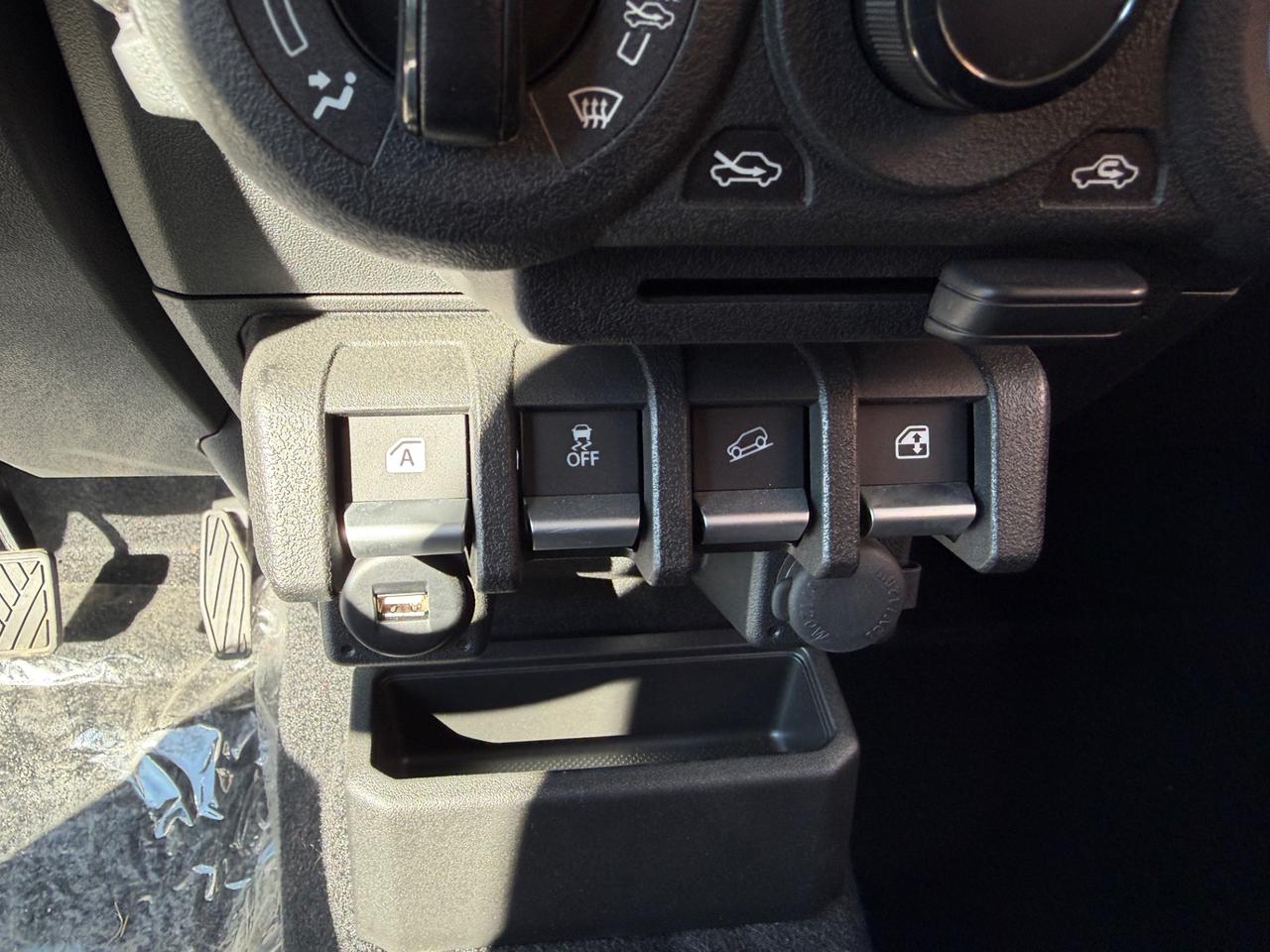 Suzuki Jimny 4x4 - 5 PORTE - 4 POSTI VETTURA !!!