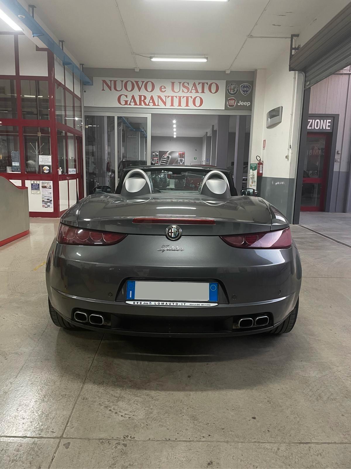 Alfa Romeo Spider 1750 TBi