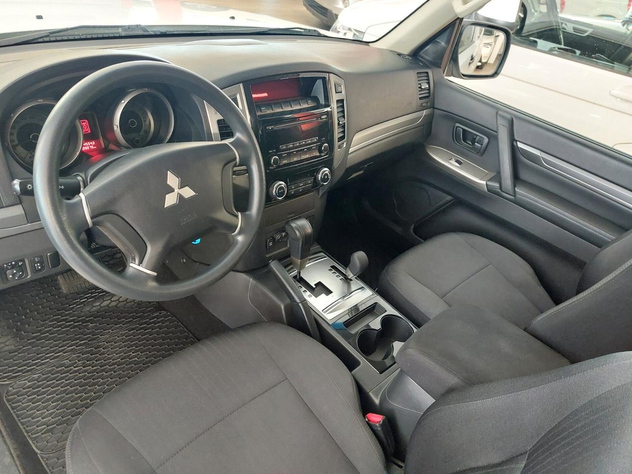 Mitsubishi Pajero 3.2 DI-D 4x4 100TH gancio verricello