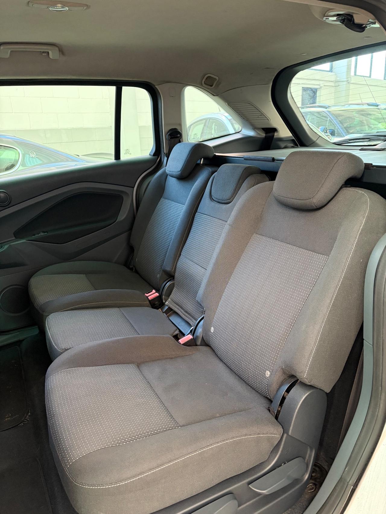 Ford C-Max Grand 7 posti