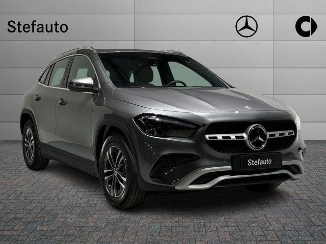 MERCEDES-BENZ GLA 180 Automatic Advanced Auto