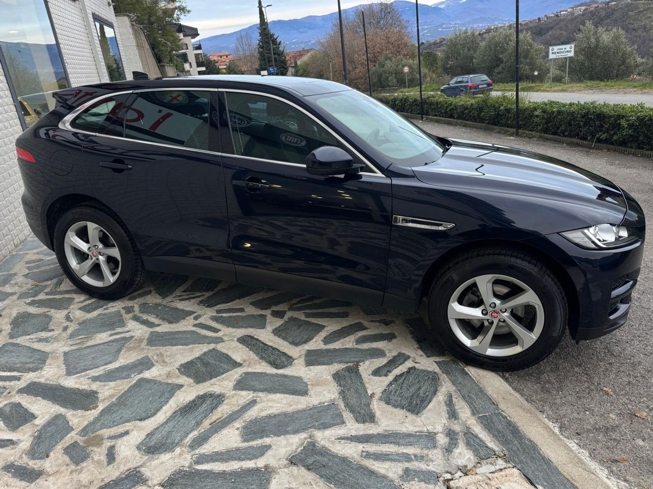 Jaguar F-Pace 2.0 D 180 CV AWD aut.