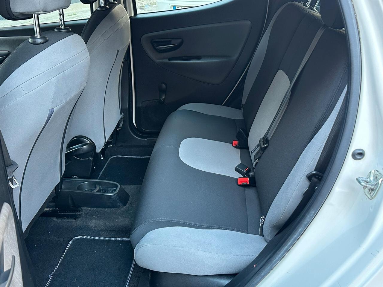 Lancia Ypsilon 1.3 MJT 16V 95 CV 5 OK neopatentati