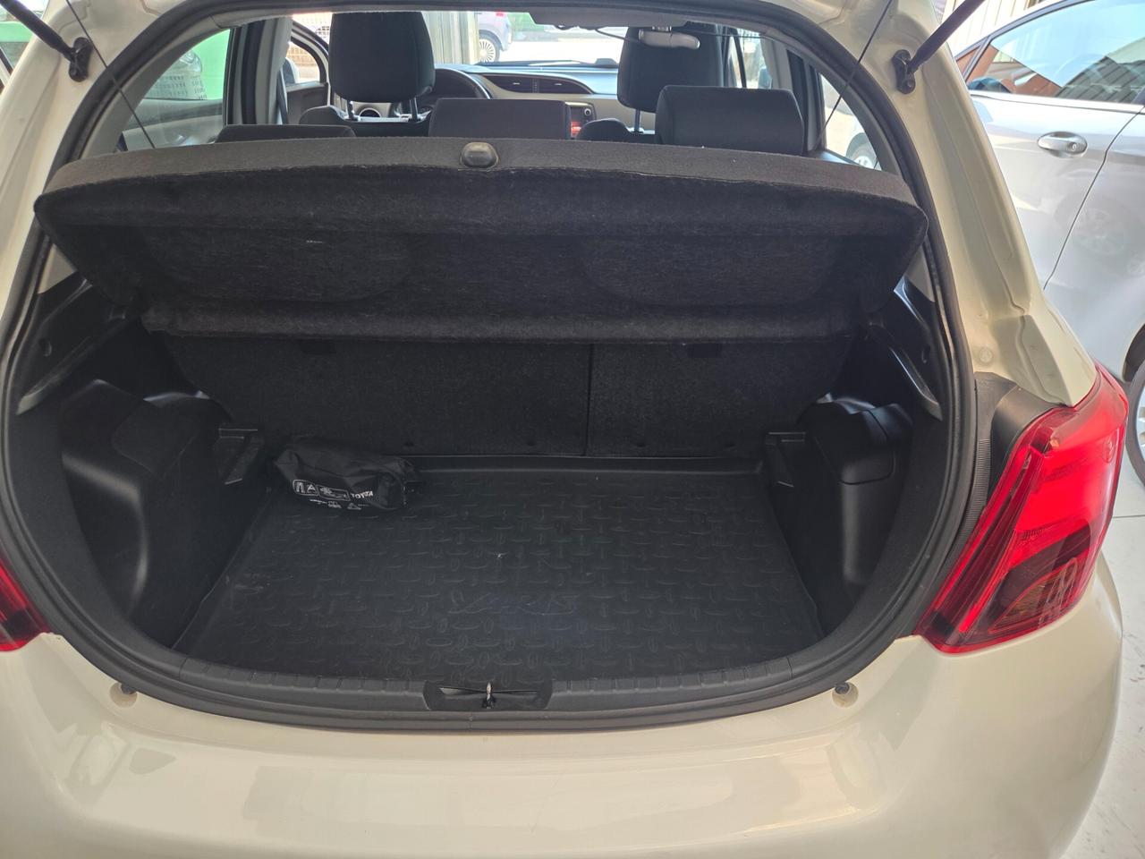 Toyota Yaris 1.0 5 porte Lounge unico proprietario