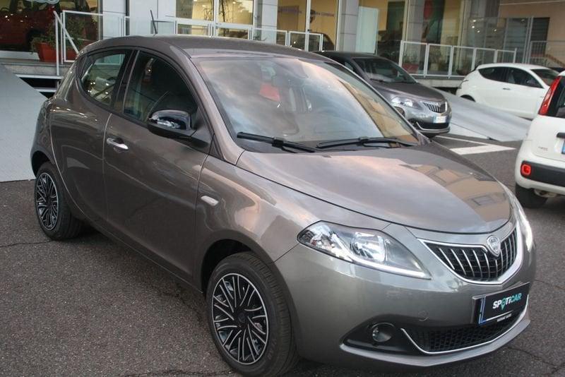 Lancia Ypsilon 1.0 FireFly 5 porte S&S Hybrid Platino