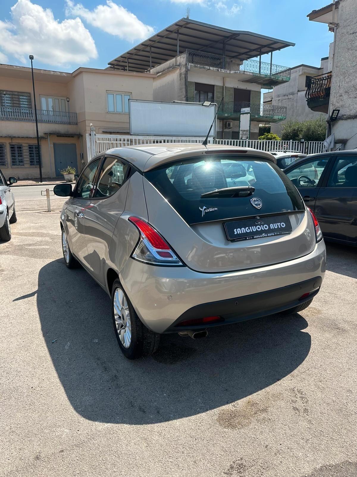Lancia Ypsilon 1.2 69 CV 5 porte Silver