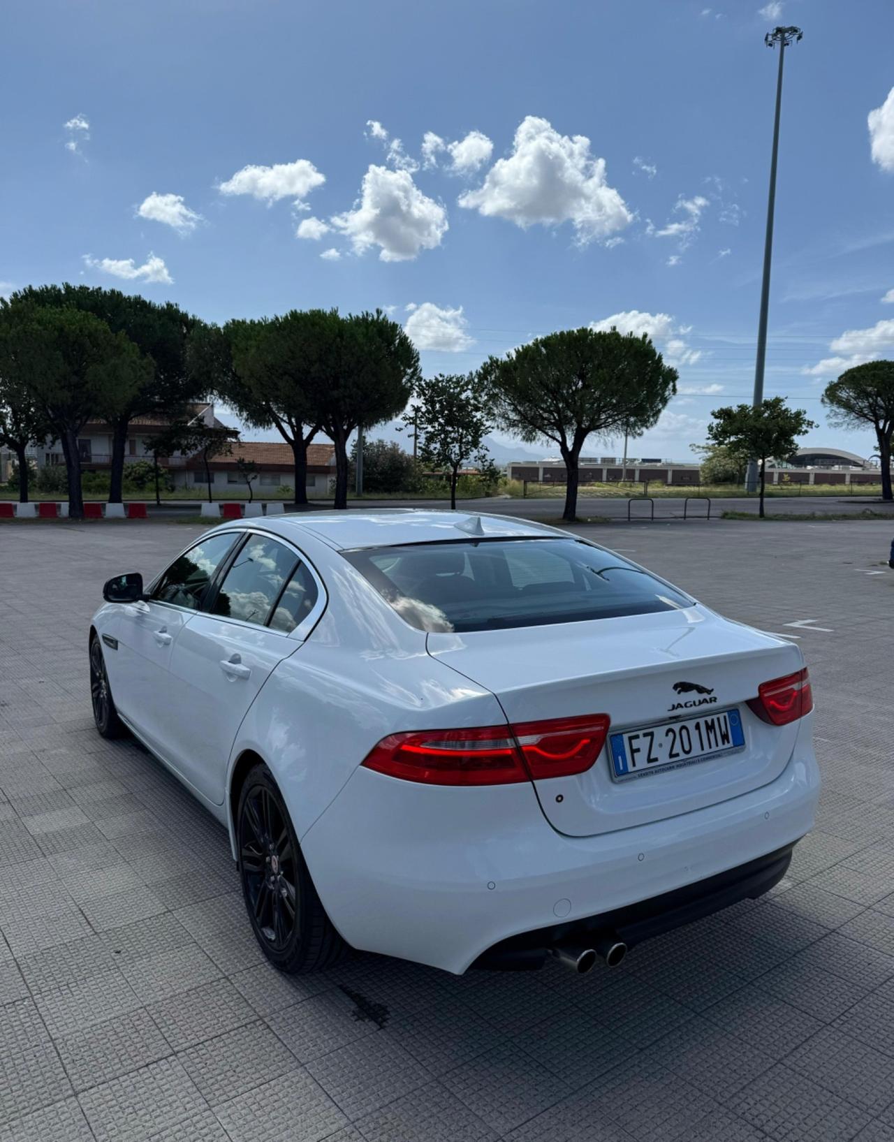 Jaguar XE 2.0 D Turbo aut. Pure