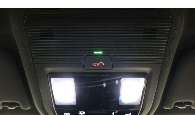 Volkswagen Golf 2.0 TDI 150 CV DSG SCR R-Line Nuovo Modello Led Matrix 18" Camera