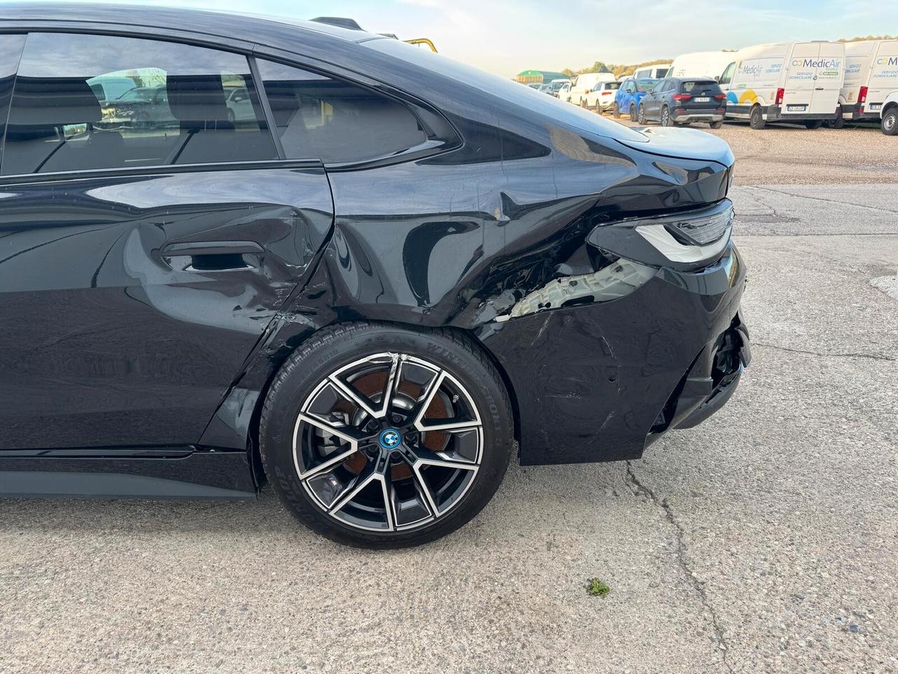 BMW i4 edrive40 Msport 83kw/h 340cv INCIDENTATA