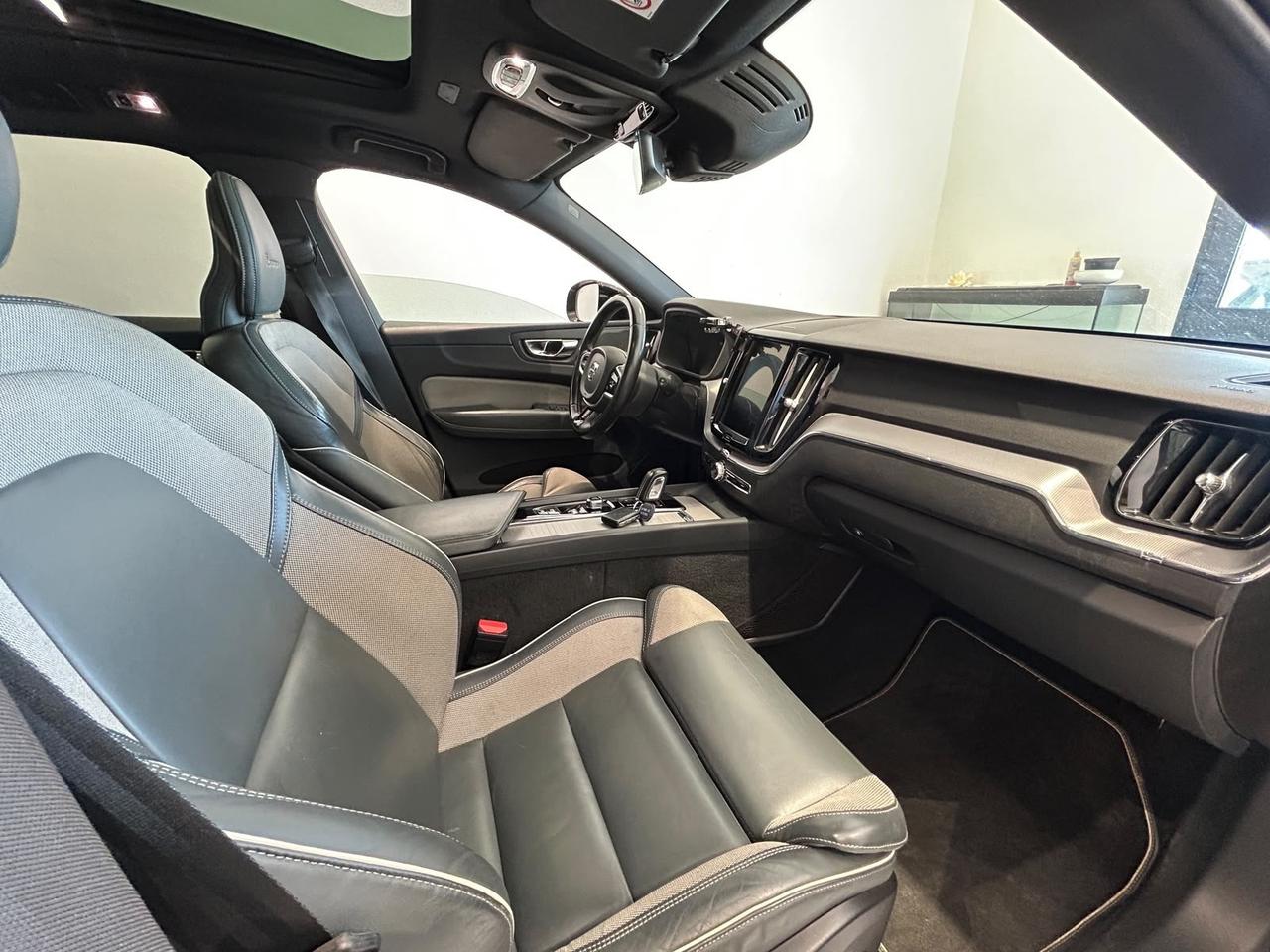 Volvo XC 60 XC60 D5 AWD Geartronic R-design