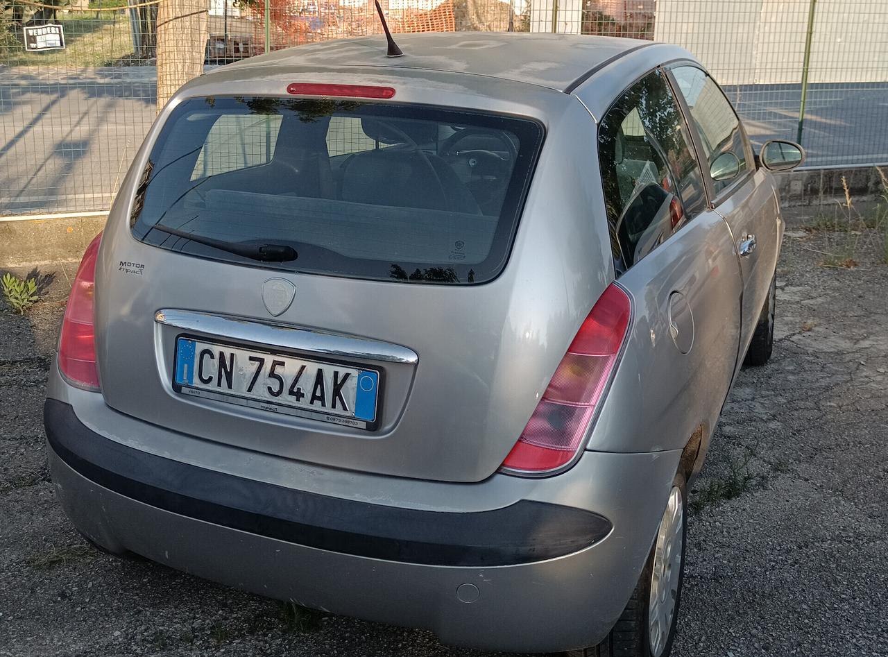 Lancia Ypsilon 1.2 Argento