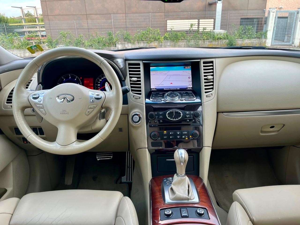 Infiniti FX FX30d S Premium 3.0d 2011 142.000km perfetta