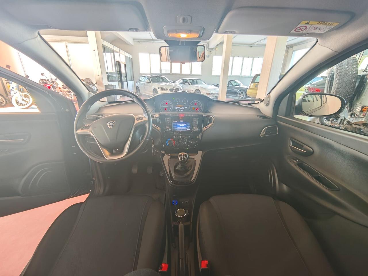 Lancia Ypsilon 1.0 FireFly 5 porte S&S Hybrid Ecochic Silver