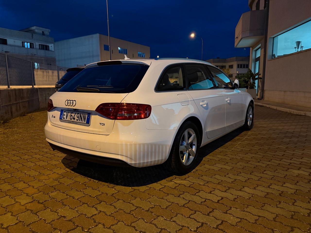 Audi A4 Avant 2.0 TDI ultra 136CV Business