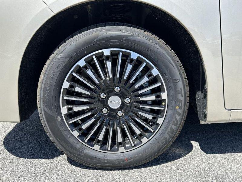 EMC Nove 2.0 8AT 7 posti / 9 POSTI