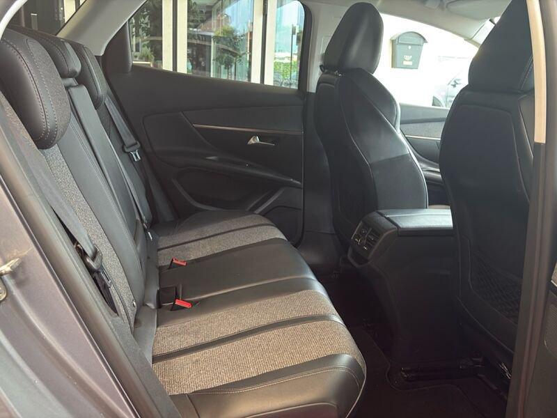 Peugeot 3008 BlueHDI 130 EAT8 S&S Allure *Promo*