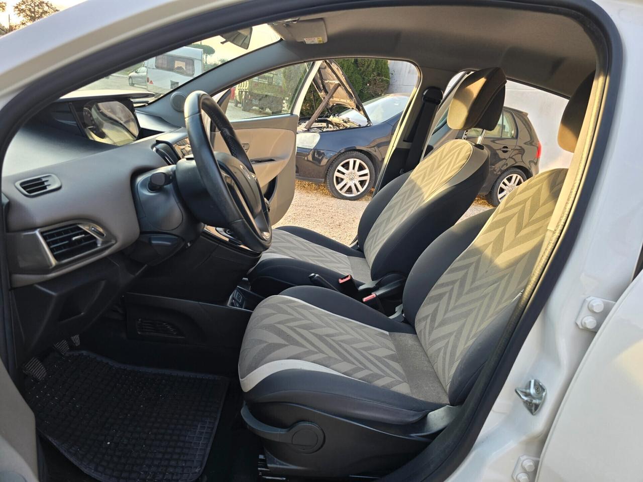 Lancia Ypsilon 1.2 69 CV 5 p benzina