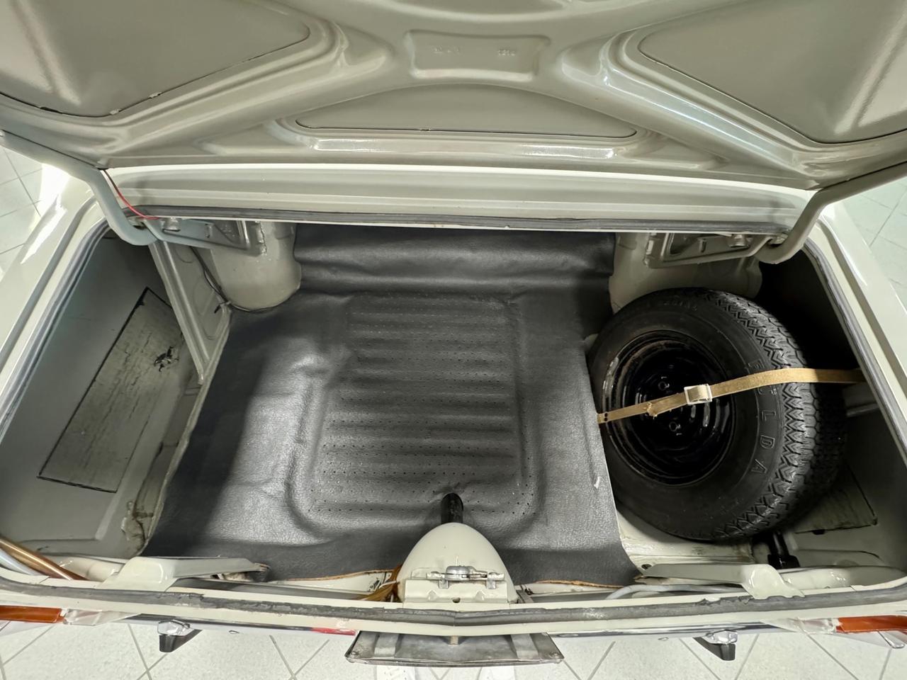 Opel Rekord 1.9 C Lusso Automatic/Clima
