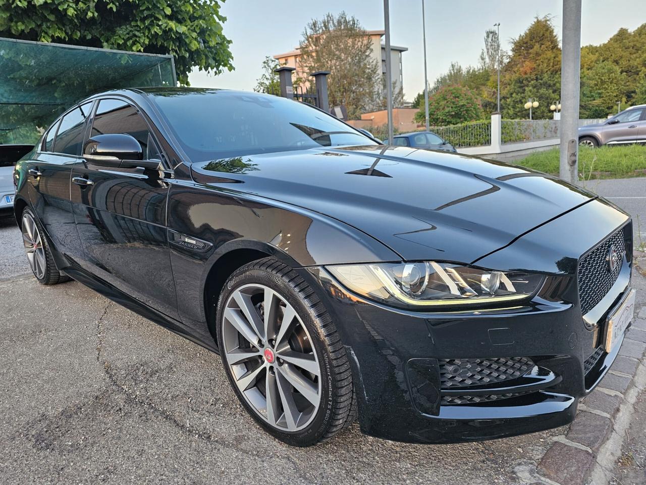 Jaguar XE 2.0 D Turbo 180cv 4WD*R-Sport*Pelle*Navi*19**