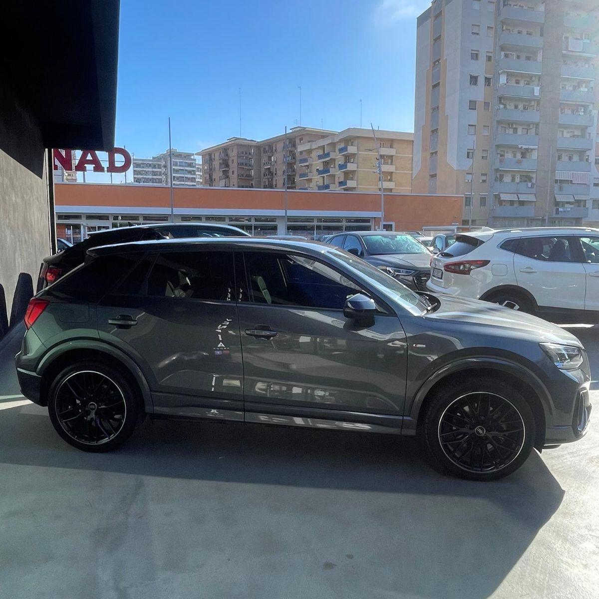 AUDI Q2 IDENTITY BLACK S-TRONIC