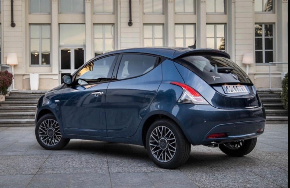 Lancia Ypsilon 1.0 FireFly 5 porte S&S Hybrid Gold