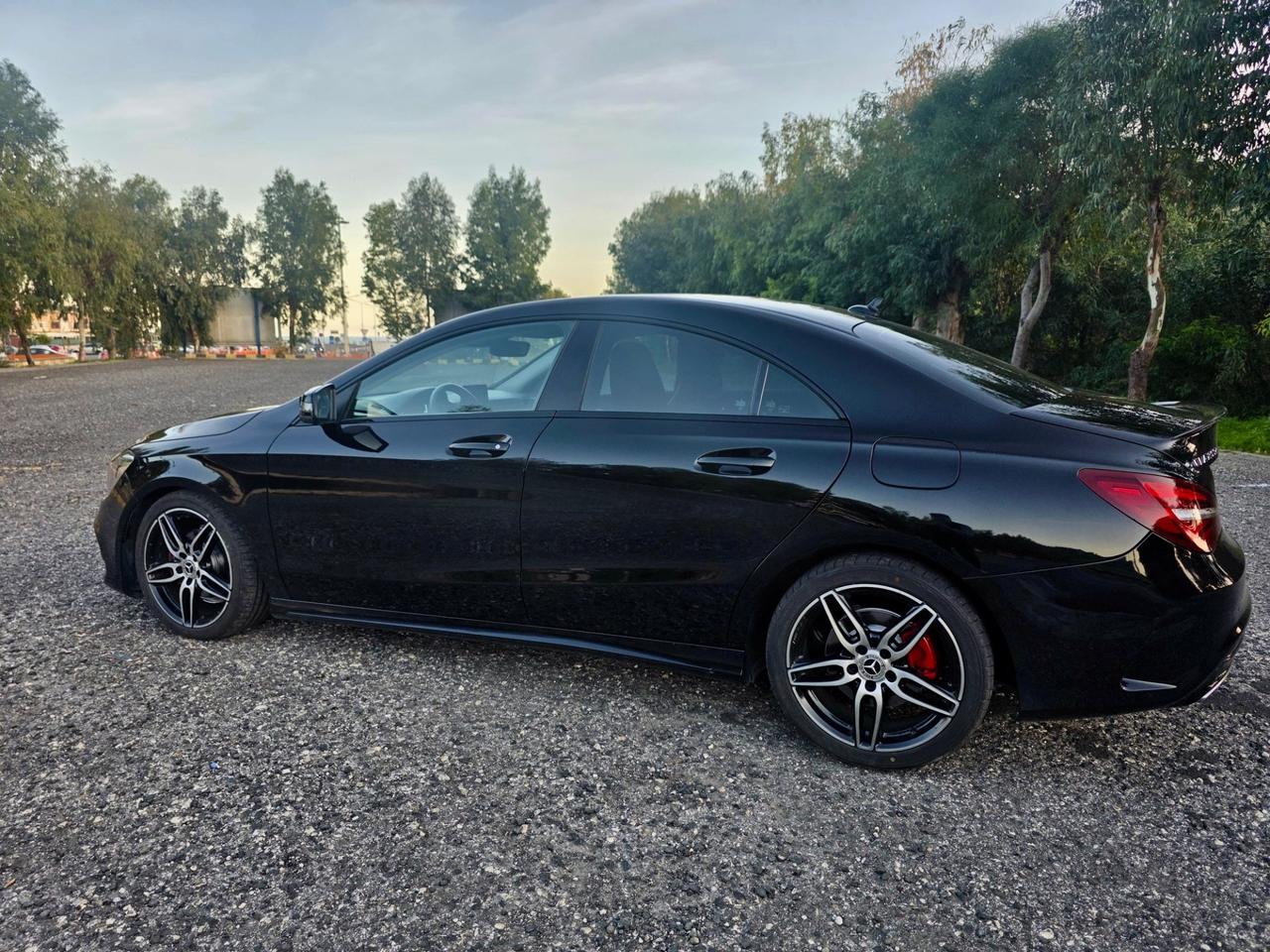 MERCEDES- BENZ CLA 200 D AMG PREMIUM