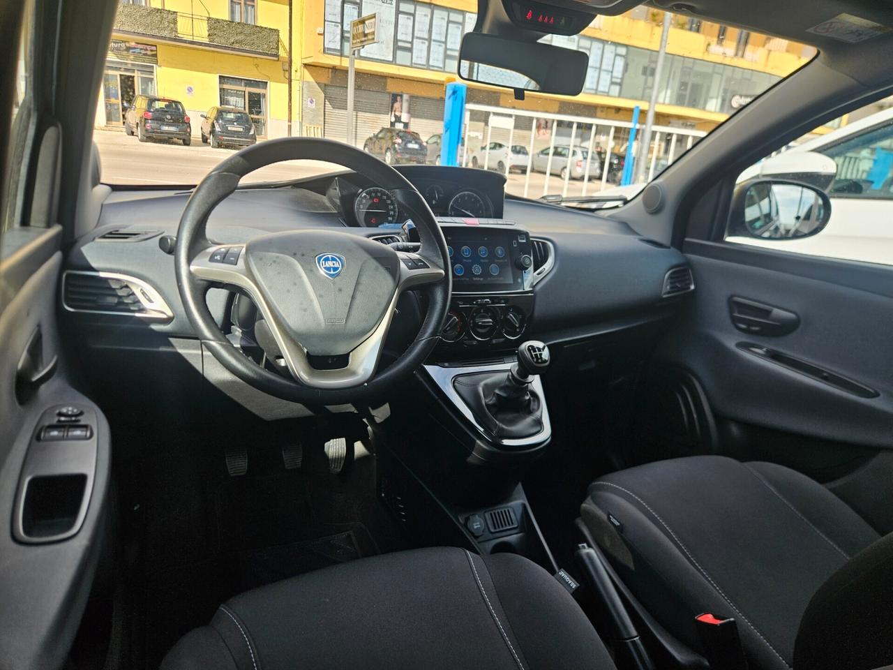 Lancia Ypsilon 1.0 FireFly 5 porte S&S Hybrid Ecochic Gold