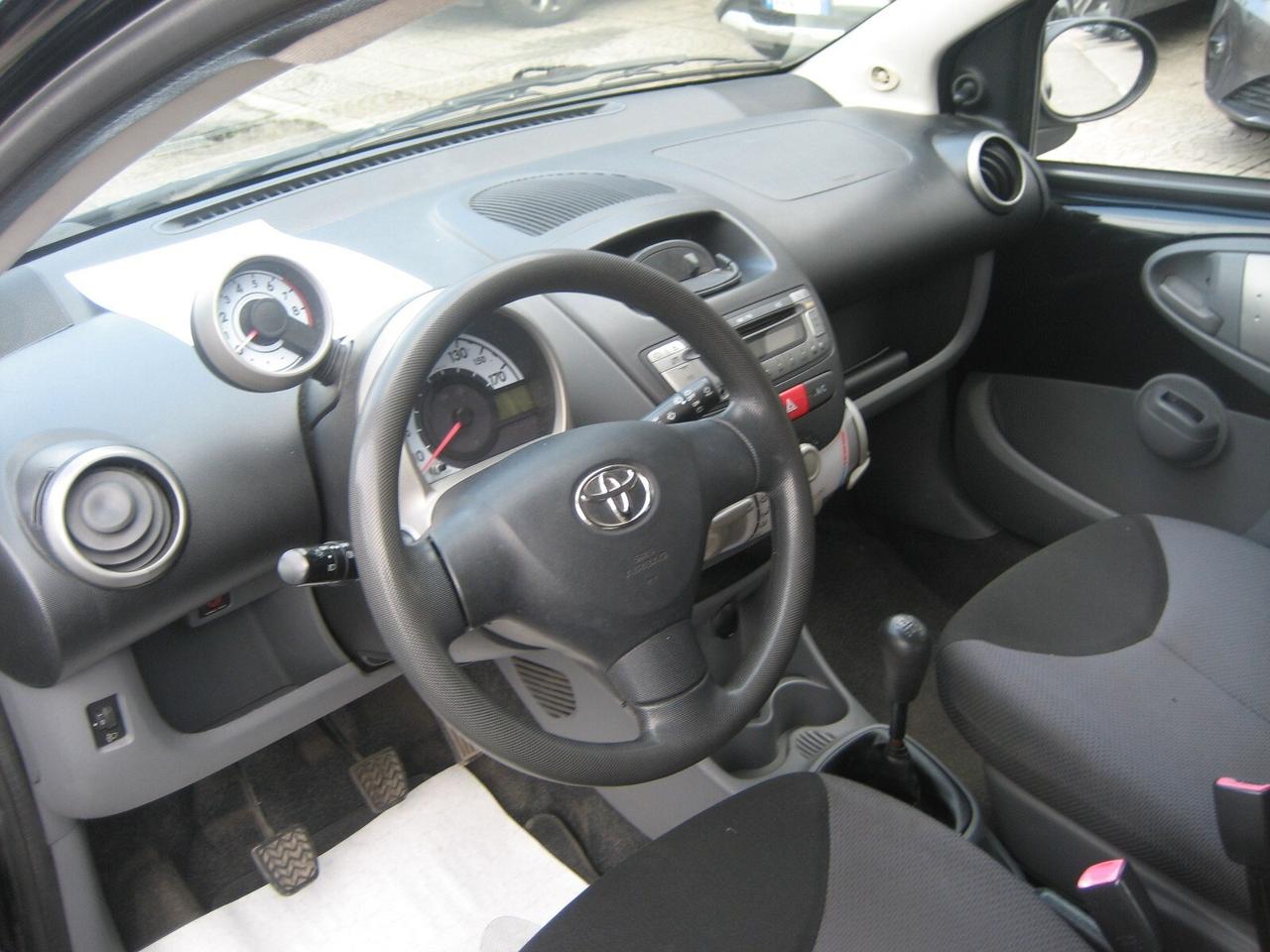 Toyota Aygo 1.0 12V VVT-i 5 porte Sol