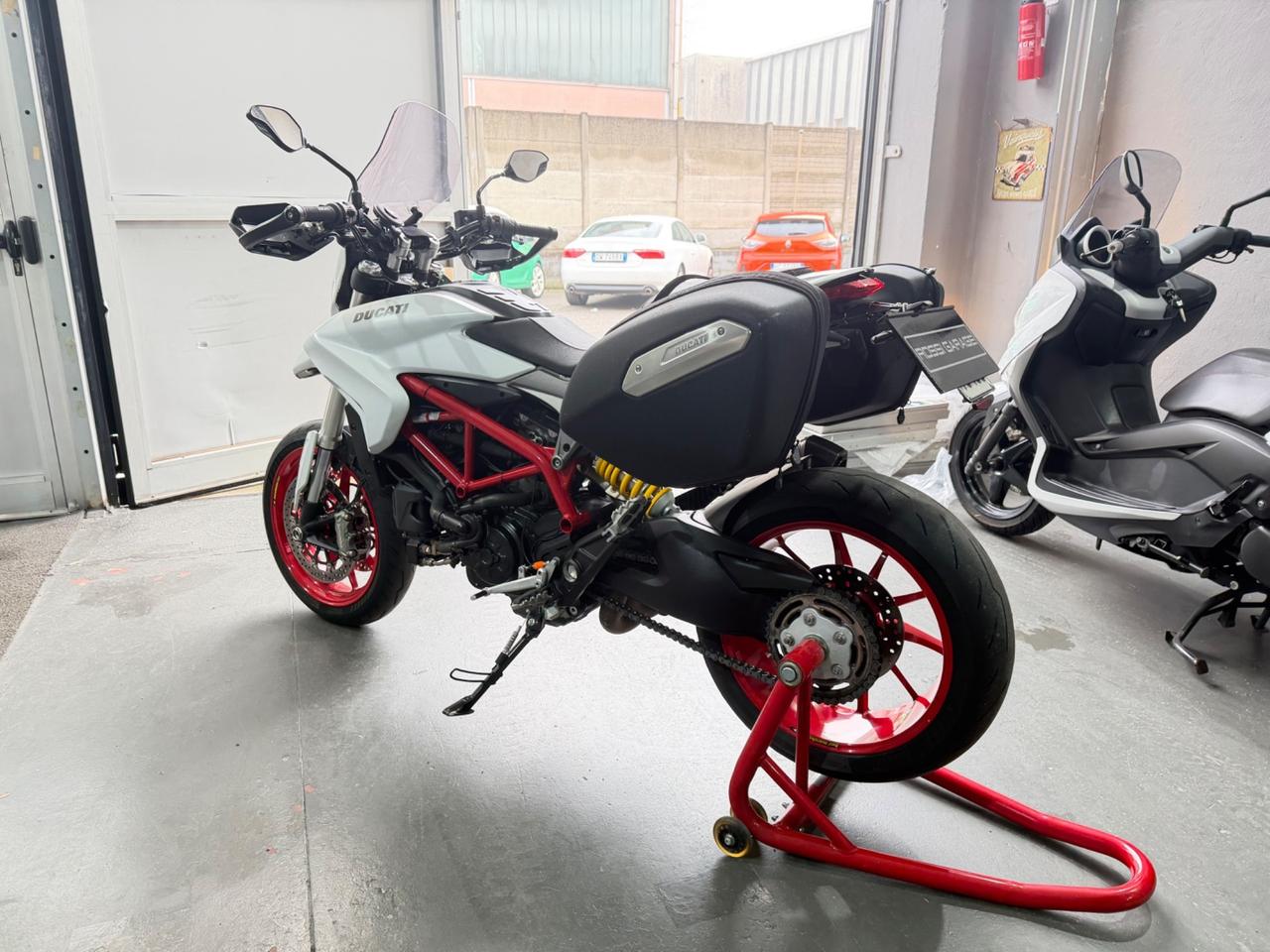 DUCATI HYPERSTRADA/HYPERMOTARD 939 WHITE SILK