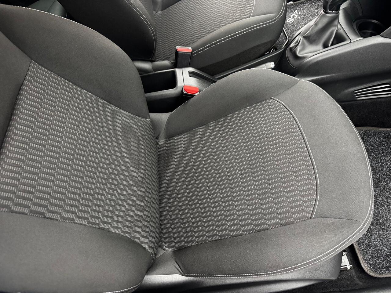 Peugeot 208 PureTech 82 5 porte Allure neopatentati