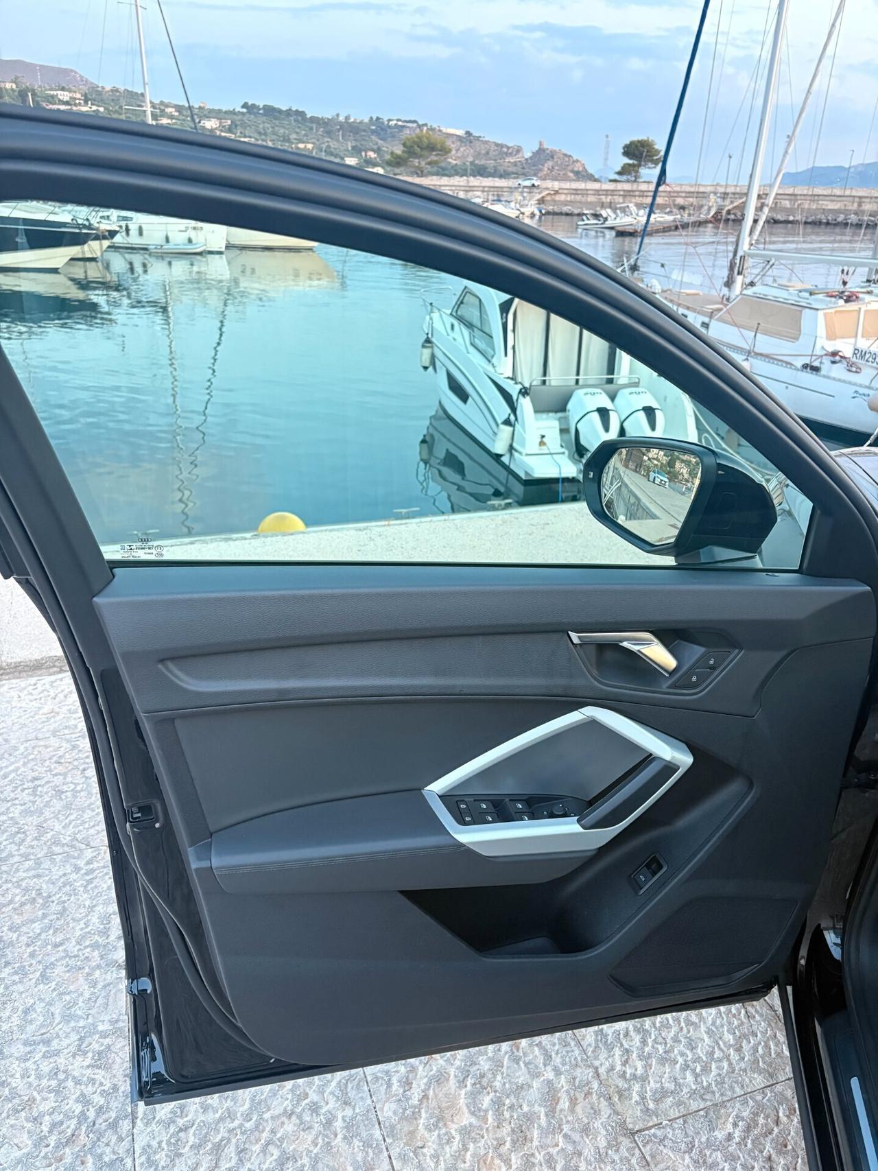 Audi Q3 35 TDI S tronic Business Advanced